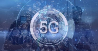 Çeşitli iş adamlarından oluşan bir ağ ve 5G metin görüntüsü. Küresel bağlantılar, veri işleme ve dijital arayüz konsepti dijital olarak oluşturulmuş resim.