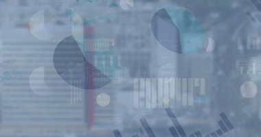 Modern şehir manzarası üzerinde veri işleme grafikleri ve grafikleri. Küresel iletişim, iş, veri ve dijital arayüz kavramı dijital olarak oluşturulmuş görüntü.