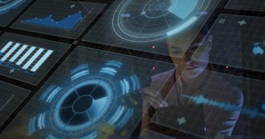 Beyaz kadın çalışanın sunucu odasında veri işleme görüntüsü. Küresel iş ve dijital arayüz kavramı dijital olarak oluşturulmuş görüntü.