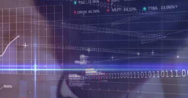 Mavi-mor gradyanı kaplayan veriler görselleştiriliyor, ikili kod ızgarası ve çizgi grafikleri gösteriliyor. Gelecekçi, analitik, teknoloji, yenilik, bilgi, gösterge tablosu, profesyonel