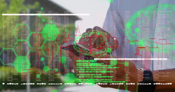 Bilimsel verilerin görüntüsü, beyaz adamın akıllı telefonu kullanmasından daha önemli. Veri işleme ve teknoloji konsepti dijital olarak oluşturuldu.