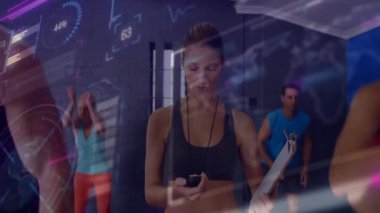 Eğitmen kronometre tıkırdatma kronometre çalıştırma, hareket olarak başlatılıyor, kalp atış hızı üst üste biniyor. Eğitim, egzersiz, tatbikat, sağlık, motivasyon, aktif, sağlıklı