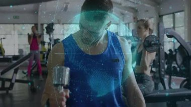 Vücut görselleştirme formunda titreyen temiz veri küresinden sonra adam spor salonunda biseps kıvrımları sergiliyor. Spor, güç, antrenman, egzersiz, dijital, modern