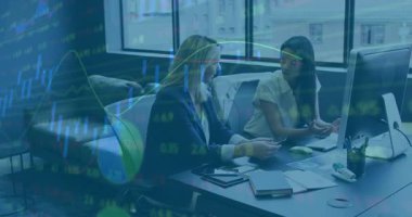 Animasyon finansal tabloları analiz ederken raporları inceleyen iki iş kadını. Profesyonel, işbirliği, modern, analitik, veri, takım çalışması, kurumsal