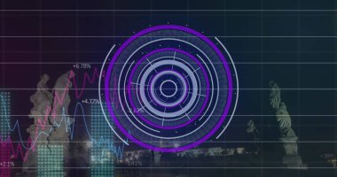 Geceleri şehir manzarasına karşı yuvarlak tarayıcı ve istatistiksel veri işleme görüntüsü. Bilgisayar arayüzü ve iş teknolojisi kavramı