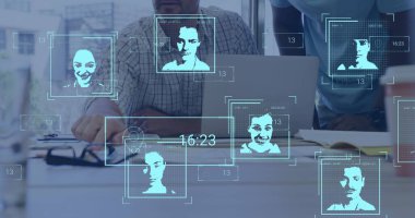 Sosyal medya kullanıcılarının çeşitli iş adamları üzerindeki görüntüsü. İş, iletişim, sosyal medya ve teknoloji konsepti dijital olarak oluşturuldu.