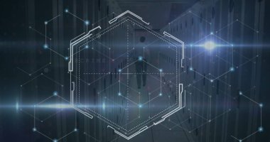 Sunucu odasında hareket eden şekiller ve beyaz erkek işçi resmi. Küresel iş ve dijital arayüz kavramı dijital olarak oluşturulmuş görüntü.