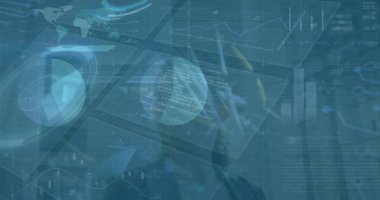 Kafkasyalı iş kadınının veri işleme görüntüsü. Küresel teknoloji ve dijital arayüz konsepti dijital olarak oluşturuldu.