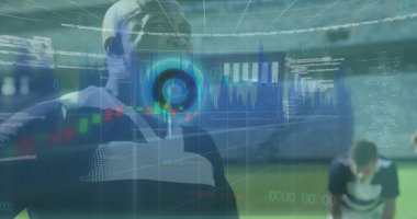 Stadyumdaki çeşitli ragbi oyuncularının veri işleme ve tarama görüntüleri. Küresel spor, bilgisayar ve dijital arayüz kavramı dijital olarak oluşturulmuş görüntü.