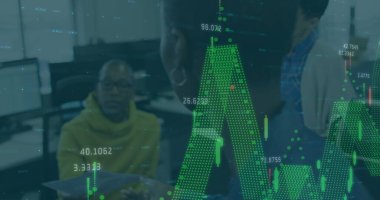 Afrikalı meslektaşın ofisteki iş kadınına kağıt gösterirken çekilmiş grafik görüntüsü. Dijital bileşik, çoklu pozlama, iş, teknoloji, kalkınma, ekonomi, toplantı.