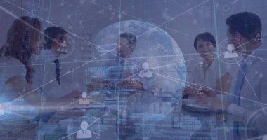 Küresel görüntü, kafkas iş arkadaşlarının beyin fırtınası sırasında çizgilerle birbirine bağlanan profil simgeleri. Dijital bileşik, çoklu pozlama, toplantı, küreselleşme, iş dünyası, takım çalışması, iletişim.