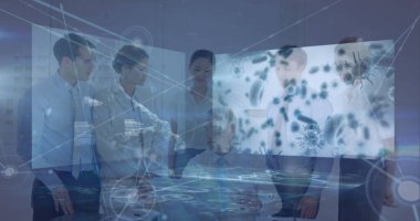 Kan hücrelerinin görüntüsü, toplantıda erkek müdürle konuşan çok ırklı iş arkadaşlarının mesajları. Dijital bileşik, çoklu pozlama, iş, sağlık, takım çalışması, iletişim ve teknoloji.