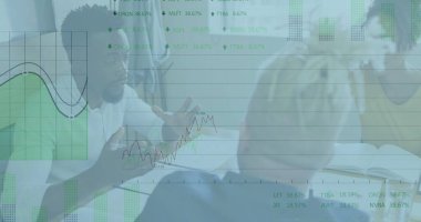 Ofisteki çeşitli iş adamlarının grafikleri. İş, finans ve ekonomi kavramı dijital olarak oluşturulmuş imaj.