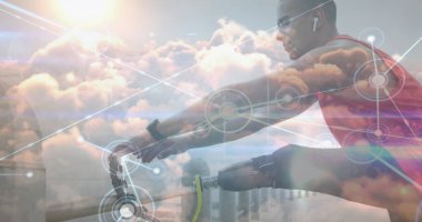 Noktaları birleştiren ağ çizgileri, iskeleye gerinen protez bacaklı Afrikalı bir adam. Dijital bileşim, çoklu pozlama, noktaları birleştirme, refah, engelli sporcu, fitness.