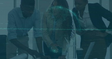 Ofisteki çeşitli iş adamlarının üzerindeki dünya görüntüsü. İş, finans ve ekonomi kavramı dijital olarak oluşturulmuş imaj.