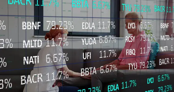 Kafkasyalı kadın doktorun yaşlı kadını desteklemesi üzerine finansal verilerin görüntüsü. Maliye, ekonomi ve kıdemli sağlık konsepti dijital olarak oluşturulmuş imaj.