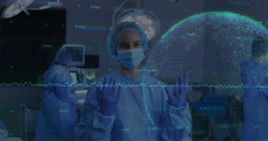 Kadın cerrah, yeşil dalga formuna tepki vererek holografik küreyi genişletiyor. Tıbbi, teknoloji, yenilik, fütüristik, işbirliği, sağlık, görselleştirme