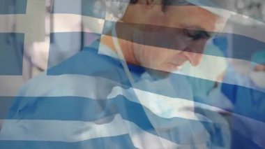 Cerrah, canlandırılmış fok ikonları göründükçe cerrahi maskeyi şapkanın altında kaldırarak tıbbi hazırlıklara başlıyor. Tıbbi, sağlık, profesyonellik, steril, hassas, takım çalışması, hastane