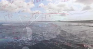 Okyanus dalgaları üzerinde hava görüntüsü açılıyor. Canlı piyasa verileriyle dalgalanarak finansal örtüşmeye başlıyor. Deniz manzarası, analitik, teknoloji, veri görselleştirme, hareket, şeffaflık, kıyı