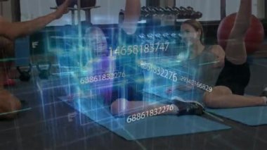 Holografik veri küpleri iz sürme formunda ortaya çıktığında, beden eğitimi eğitmenlerinin rehberlik eden bacakları kalkıyor. Fitness, eğitim, teknoloji, yenilik, egzersiz, dijital, sağlık