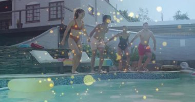 Canlandırılmış su sıçratma dalgaları eğlenceli yaşam tarzını kutlarken arkadaşlar bağırıp havuza dalıyorlar. Jest, eğlence, eğlence, atmosfer, yaz, açık hava, yoldaşlık