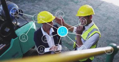 Endüstriyel mühendis, telsiz ağlarını kullanan bir teknisyen olduğunu belirtiyor. Ağ genişliyor ve zayıflıyor. Teknoloji, işbirliği, altyapı, yenilik, inşaat, iletişim, sanayi