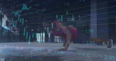 Dambıllar üzerinde kalas, atlet şınav çekiyor ve finans veri takibi için kürek çekiyor. Fitness, strength, work, determination, innovation, performance, urban