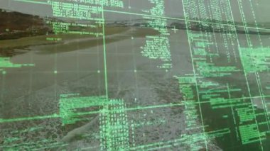Başlangıç kodu dolgusunda yeşil ızgara zayıflıyor, dijital arayüz tanıtımı için tarama sahili boyunca kayıyor. Teknoloji, siber güvenlik, dijital, arayüz, sahil, manzara, fütürist