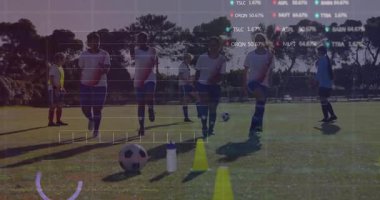 Veri örtüsü, yedi bayan futbolcunun yürüyüş talimleri yaparak topa vurma ölçümlerini güncellediğini gösteriyor. Atletik, takım çalışması, fitness, açık hava, yoğunluk, rekabet, dijital