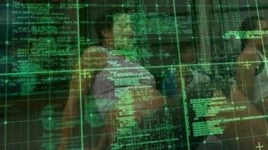 Yeşil şebeke, hamile fitness partnerlerini tarıyor duruşu değiştiriyor ve kod akımlarını analiz ediyor. Teknolojik, annelik, sağlık, biyometrik, geleceksel, işbirliği, sağlık