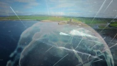 Liman kulesinin yanında dijital bir küre oluşturan hava görüntüsü, veri noktalarını birbirine bağlayan ışınlar. Teknoloji, bağlantı, yenilik, gelecek, iletişim, ağ, dijitalleştirme