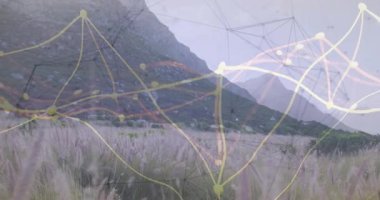 Dağ eteklerinin üzerinde kaybolan ağ haritası, veri akışını göstermek için bağlantı şeklini değiştiren titreşim düğümleri. Teknoloji, bağlantı, yenilik, soyut, fütüristik, doğadan esinlenilmiş, veri görselleştirmesi