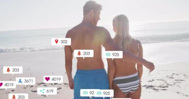 Güneşli plajlarda kucaklaşan bir çift sosyal medya ikonlarını etkinleştiriyor ve katılım artışı gösteriyor. Romantik, deniz kenarı, dijital, bağlantı, canlılık, eğlence, yaşam tarzı