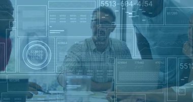 Doktora, incelenmek üzere saydam UI döngüsü veri tablolarını başlatan akran tıcısı olarak işaret ediyor. İş, takım çalışması, yenilik, teknoloji, analitik, işbirliği, modern