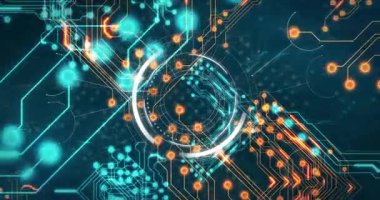 Başlangıçta dairesel HUD arayüzü zayıflıyor, düğümler titreşiyor, dönen halkalar veri akışını gösteriyor. Teknoloji, dijital, fütürizm, arayüz, siber, ağ, yenilik