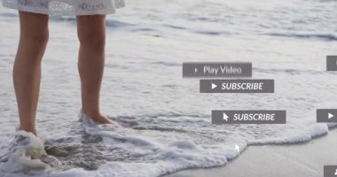 İkonun ortaya çıkması kumlu sahil kayması pozisyonunda kadına pazarlama nişanını gösteriyor. Sahil, sahil, sörf, okyanus, yalınayak, dantel, açık hava