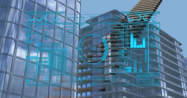 Yüksek binalara karşı merdiven ikonu üzerinde veri işleme arayüzü görüntüsü. İş verileri ve analitik teknoloji kavramı