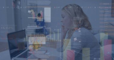Laptop kullanan beyaz kadınların mali veri işleme görüntüsü. Küresel bağlantılar, veri işleme ve dijital arayüz konsepti dijital olarak oluşturulmuş resim.