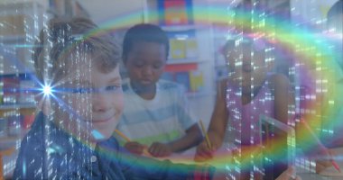 Çeşitli okul çocukları üzerinde hareket eden kolonların ve ışık yollarının görüntüsü. Küresel eğitim, finans ve dijital arayüz kavramı dijital olarak oluşturulmuş görüntü.