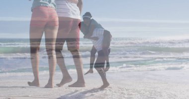 Sahilde eğlenen mutlu Afro-Amerikan çifti tasviri. Tatiller, tatiller, aşk, ilişki ve rahatlama konsepti dijital olarak oluşturulmuş imaj.