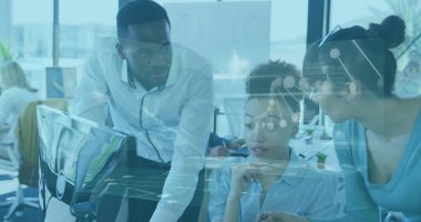 Çeşitli bilim adamlarının veri işleme görüntüsü. Tıp sağlığı ve teknoloji kavramı dijital olarak üretilen görüntü.