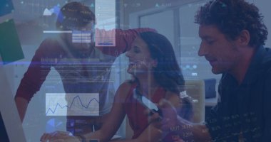 Çeşitli iş adamlarının veri işleme görüntüsü. Küresel iş, finans ve dijital arayüz kavramı dijital olarak oluşturulmuş görüntü.