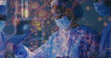 Ameliyathanedeki cerrahi ekip neşteri hazırlayıp keserek yapay zeka devrelerinin güvenliğini sağlıyor. Tıbbi, takım çalışması, yenilik, teknoloji, sağlık, hassasiyet, klinik