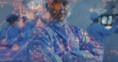 Cerrah, titreşimli devre grafikleriyle entegre ve entegre aletler ve monitörlerle ayakta duruyor. Tıbbi, yenilik, fütüristik, sağlık, teknoloji, takım çalışması, kesinlik