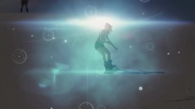 Teknoloji grafikleri tasarım akışını gösterirken hareket tetikleyici etkiye sahip kadın dengede duruyor. Soyut, dijital, fütüristik, dinamik, teknoloji, yenilik, hareket