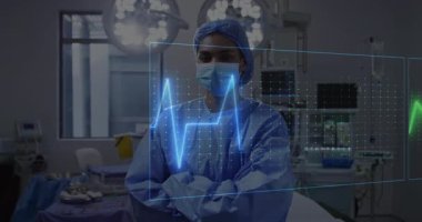 Işıklar altındaki cerrah mavi EKG 'yi çalıştırıyor yeşil ve morumsu monitörlere geçiyor. Tıbbi, sağlık, yenilik, teknoloji, profesyonellik, klinik, teşhis