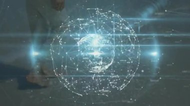 Ağ küresi maddeleşiyor, dönen dünyanın yanından geçen kişi veri titreşimleri gösteriyor. Teknoloji, yenilik, gelecekçilik, dijital, devre, bağlantı, minimalizm