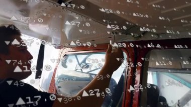 Pilot kabine girdi, kabin kavrama parantezine veri yükleme kılavuz kolu ile güvenle havacılığa bağlandı. Havacılık, kokpit, uçak, bakım, teknik, hassasiyet, mühendislik