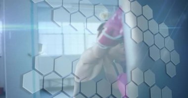 Hex yanlama ve kılavuz vuruşlar kadın boksör fitness için çapraz yumruk kroşe kombinasyonları fırlatıyor. Atletik, kararlılık, güç, eğitim, spor, yüksek teknoloji, fitness