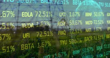 3D kaplama, kule çizgili düz güncelleme kodları üzerinde gözden kayboluyor ve veri eğilimlerini görselleştiriyor. Teknoloji, veri analizi, dijital dönüşüm, endüstriyel, kırsal, modern, siber güvenlik